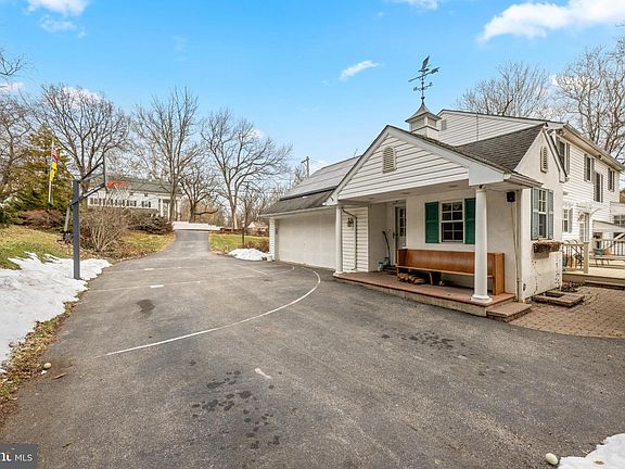 2nd image of 714 Gulph Rd