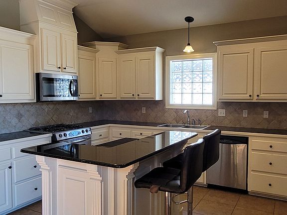 4th image of 10587 Hill Pointe Ave