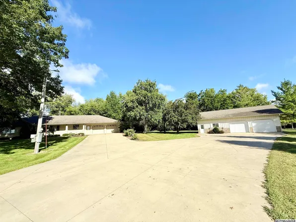 2171 180th St, Charles City, IA 50616