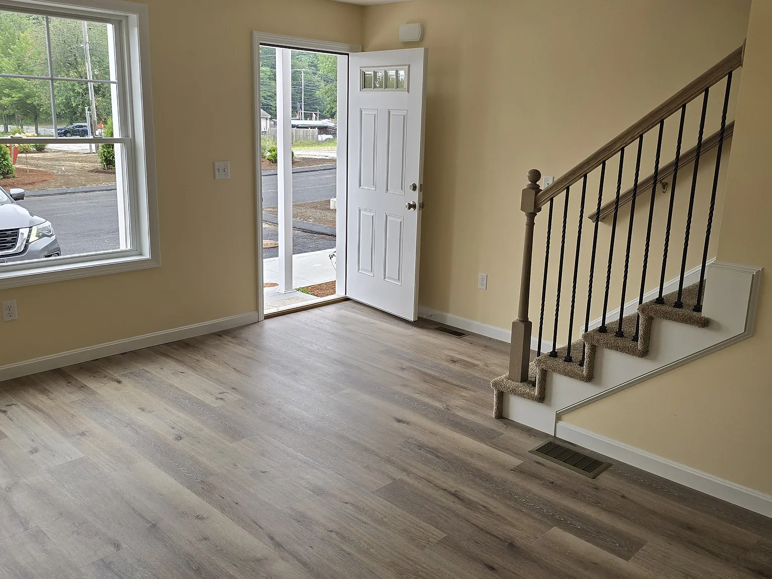 2 bed, 1.5 bath, 1240 sqft, $2,670 — Photo 2
