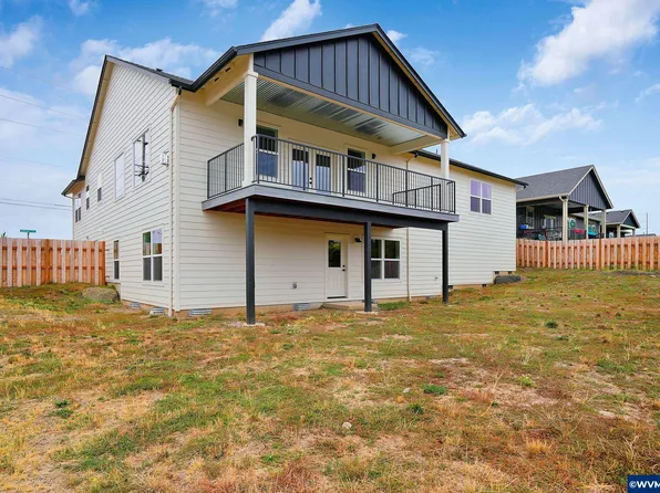 875 Jefferson St, Silverton, OR 97381