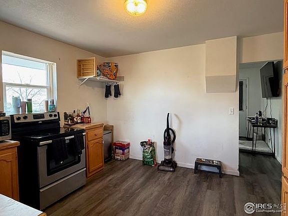 5th image of 303 Lee St