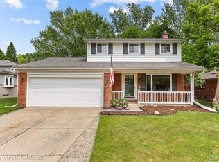 1915 Treadwell St, Westland, MI 48186