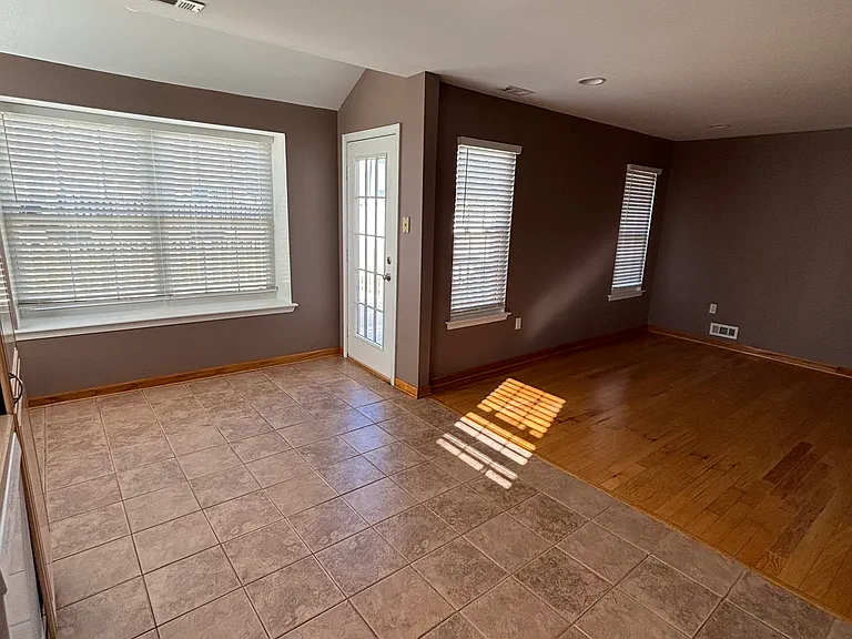 76 Honey Locust Ln — Photo 16