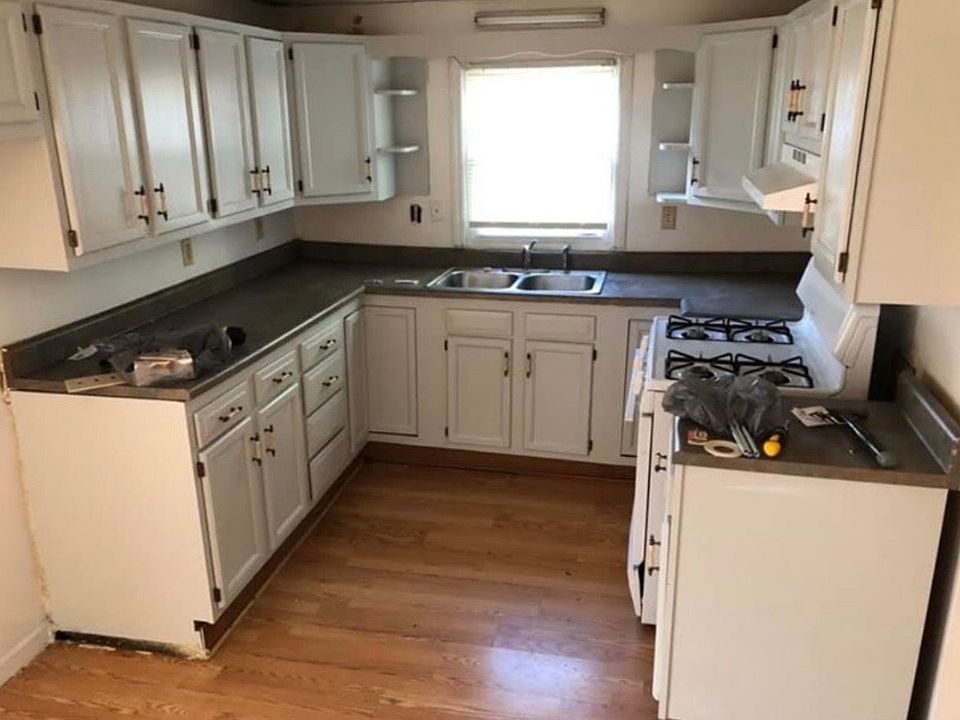 2nd image of 449 31st St