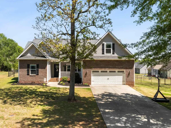 1008 Sylvia St, Greer, SC 29651