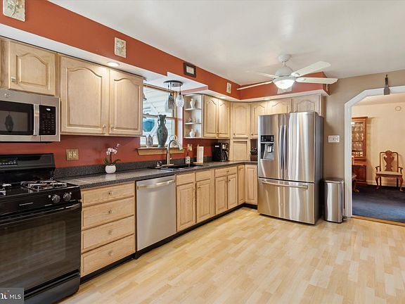 4th image of 805 Shadeland Ave