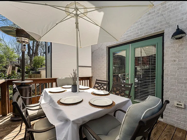 704 Rochelle Dr SW — Photo 17