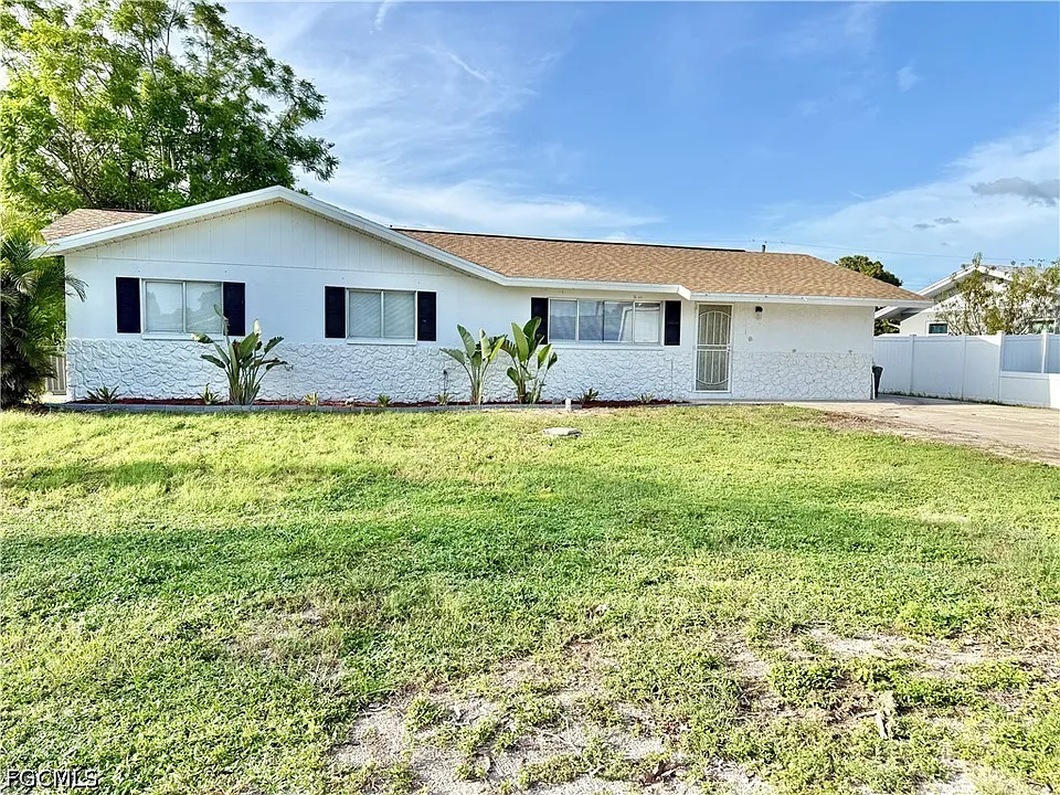 7313 Lobelia Rd
