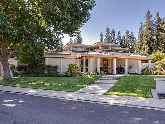 2nd image of 1512 Riveroaks Dr