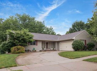 1246 Deerfield Dr, Iowa City, IA 52246