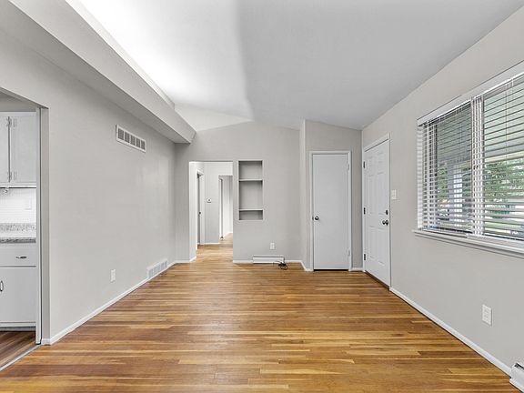 2nd image of 905 Lynn Haven Ln