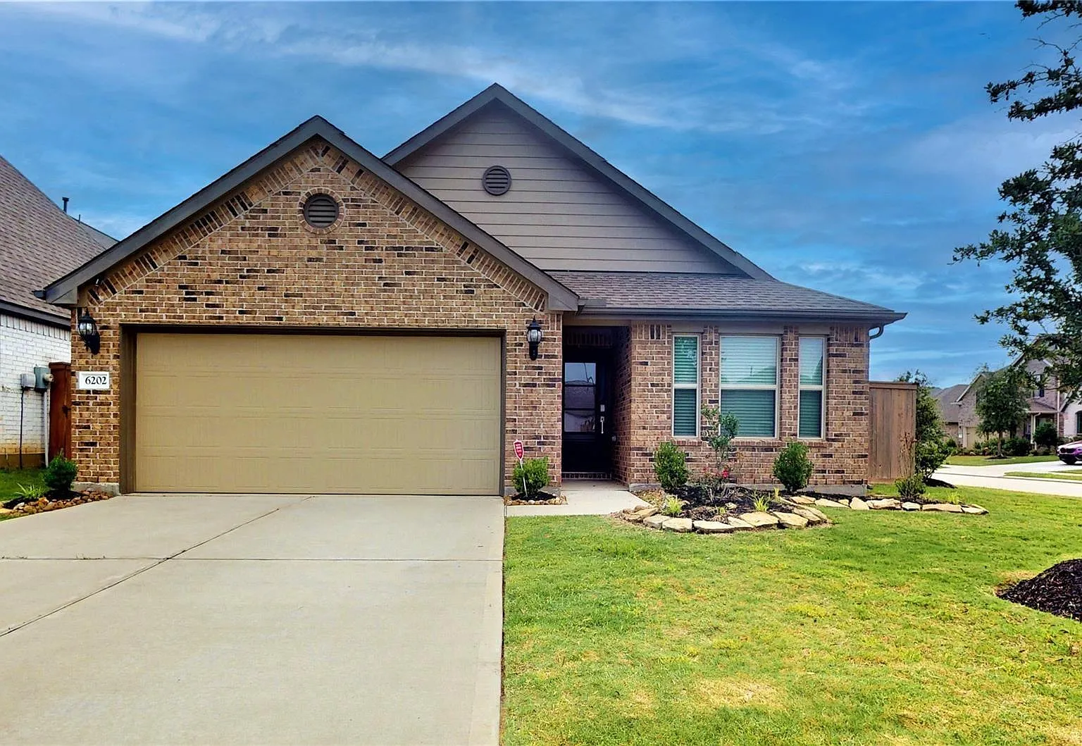 3 bed, 2.5 bath, 1786 sqft, $2,295 — Photo 2