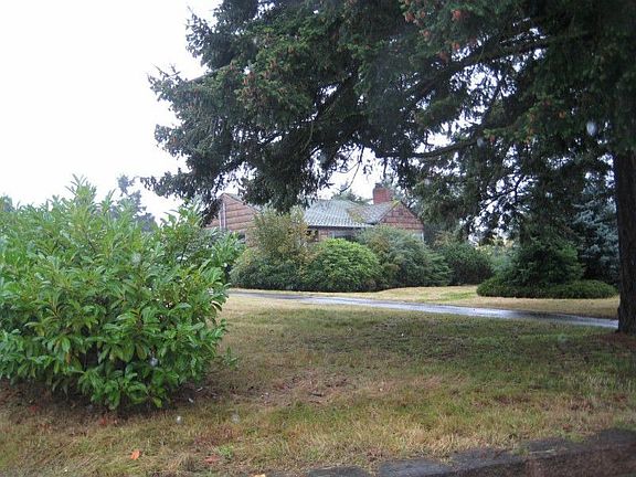 3rd image of 1366 92nd Ave NE