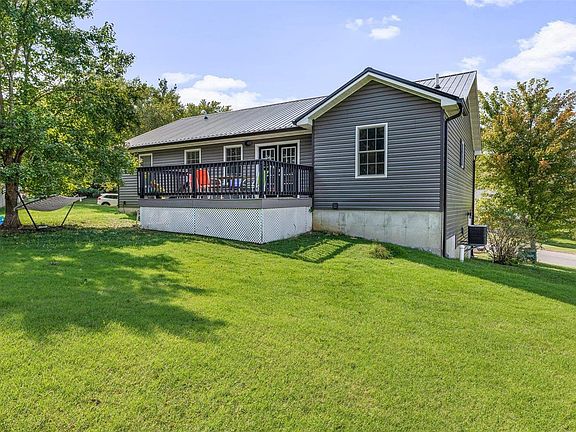 4th image of 374 Hope Dr