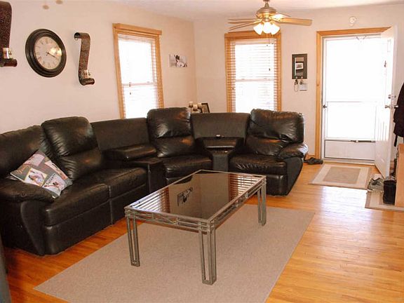 3rd image of 846 Colonial Dr