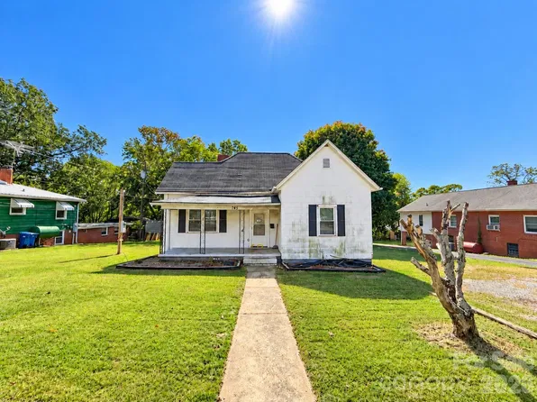 745 6th Ave SW, Hickory, NC 28602
