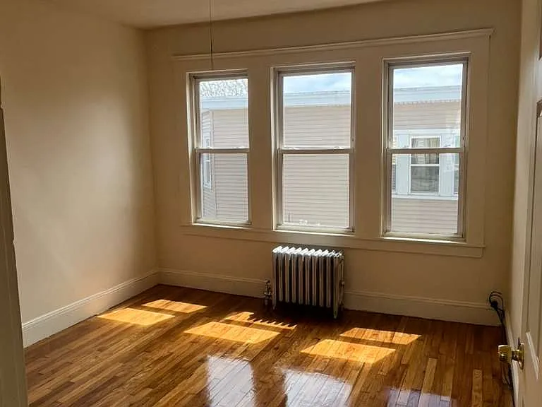 827 Hyde Park Ave — Photo 15