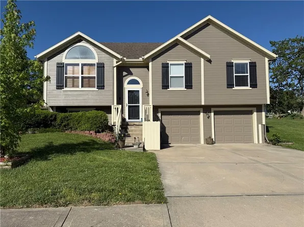 1700 Debrah Dr, Kearney, MO 64060