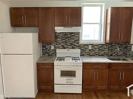 5th image of 1518 Bryant Ave #3