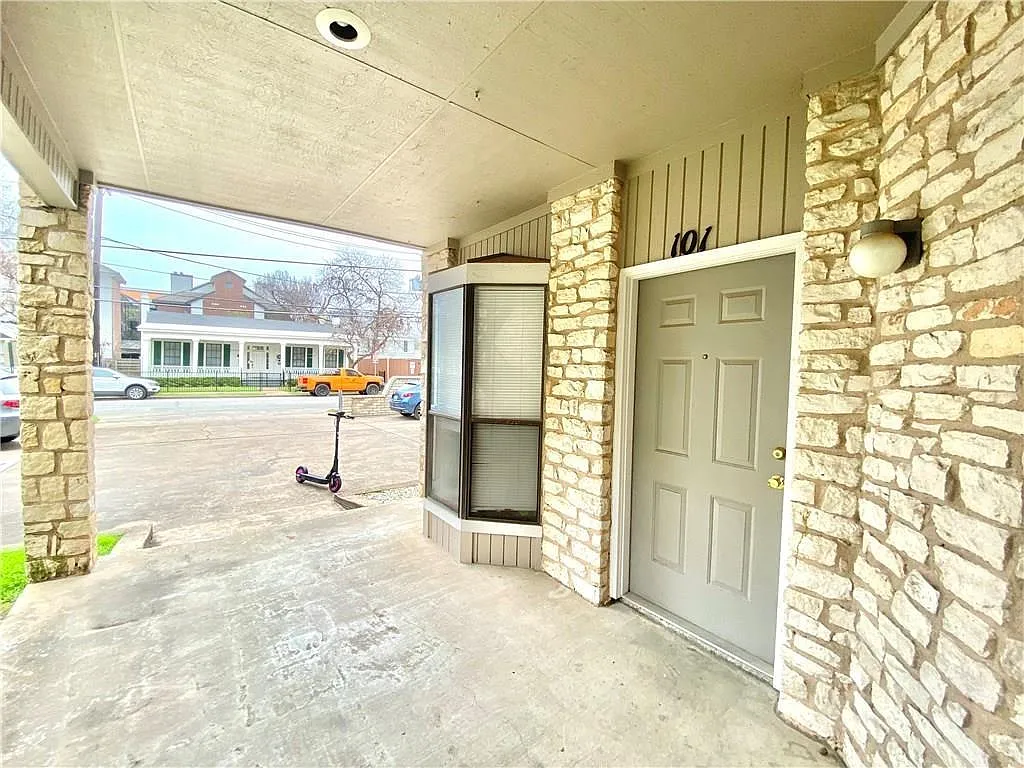 2604 Salado St Apt 101 — Photo 1