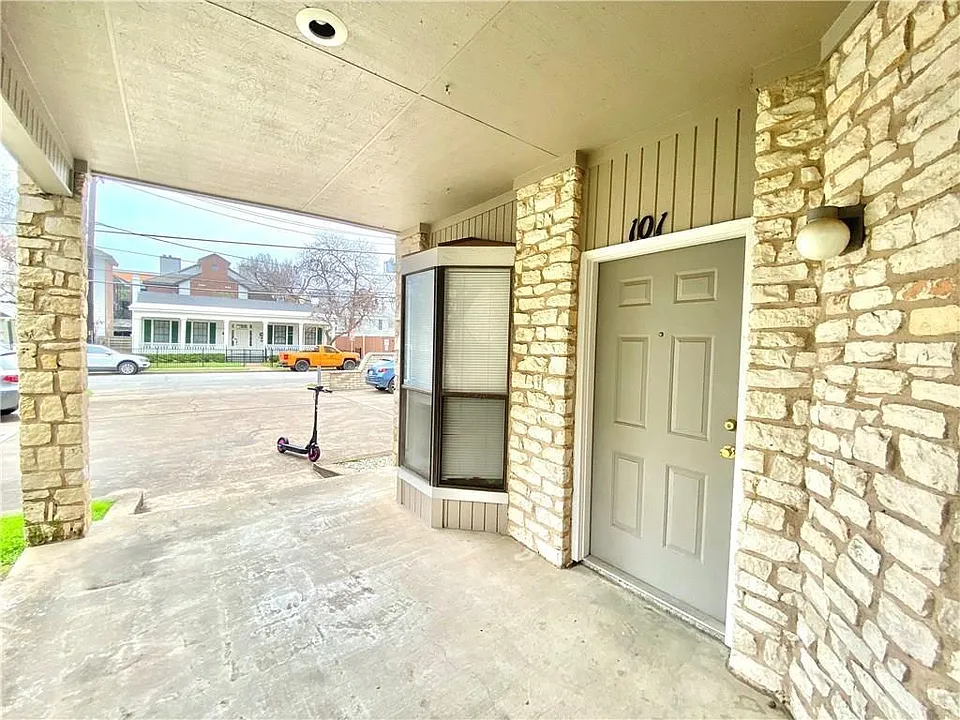 2604 Salado St