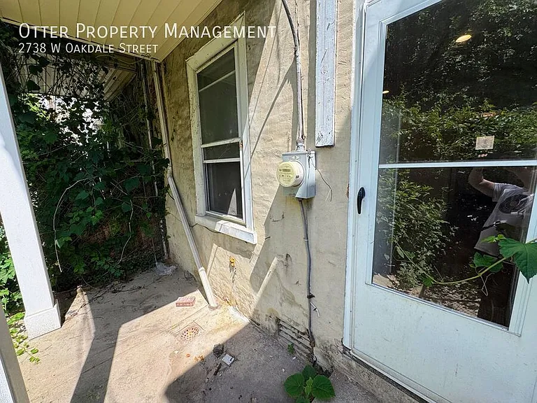 2738 W Oakdale St — Photo 24