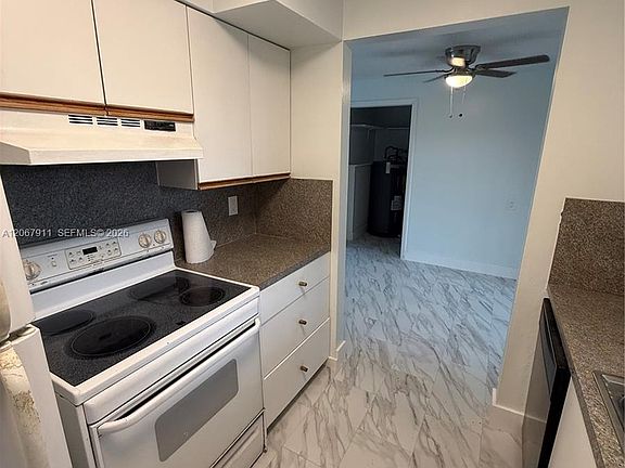 5th image of 3558 Everglades Rd
