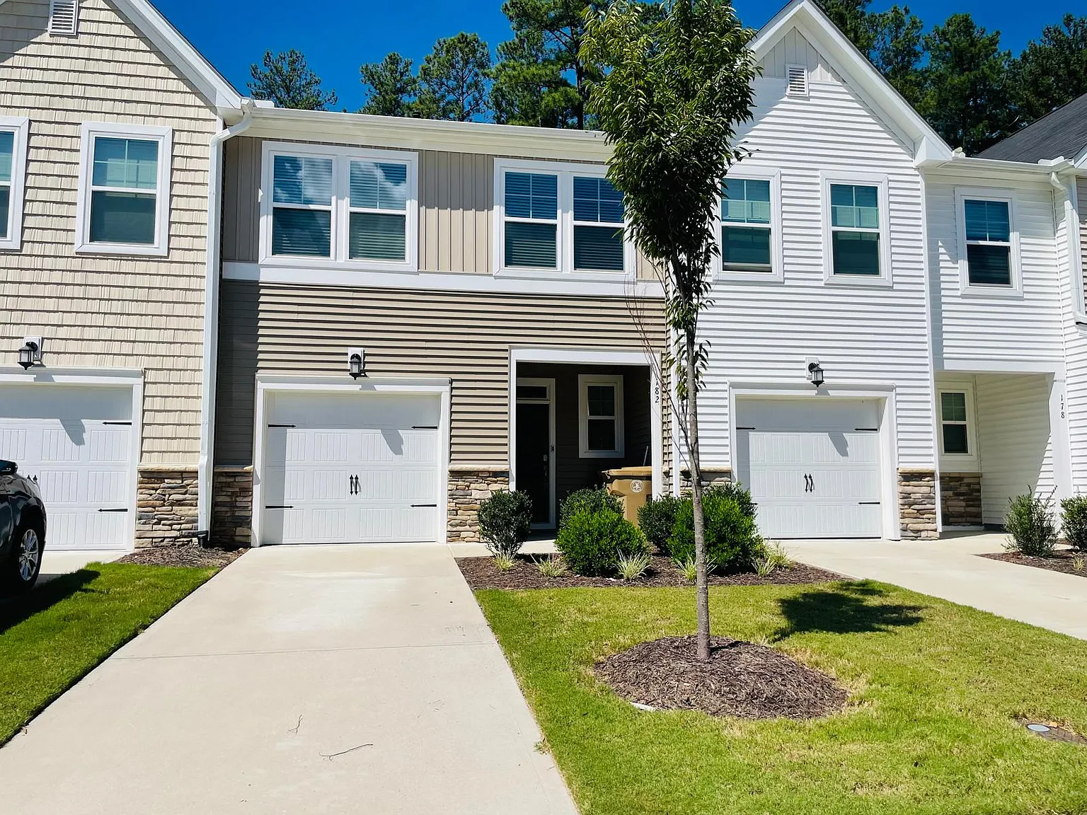 3 bed, 1792 sqft, $1,825 — Photo 2