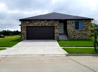 7279 Yankee Woods Dr, Lincoln, NE 68516