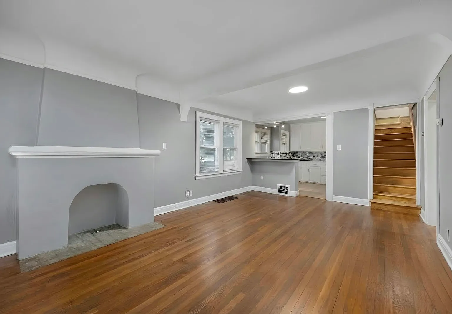 1600 McLean Avenue — Photo 3