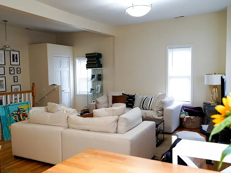 2845 N Southport Ave #COACH HOUSE — Photo 5