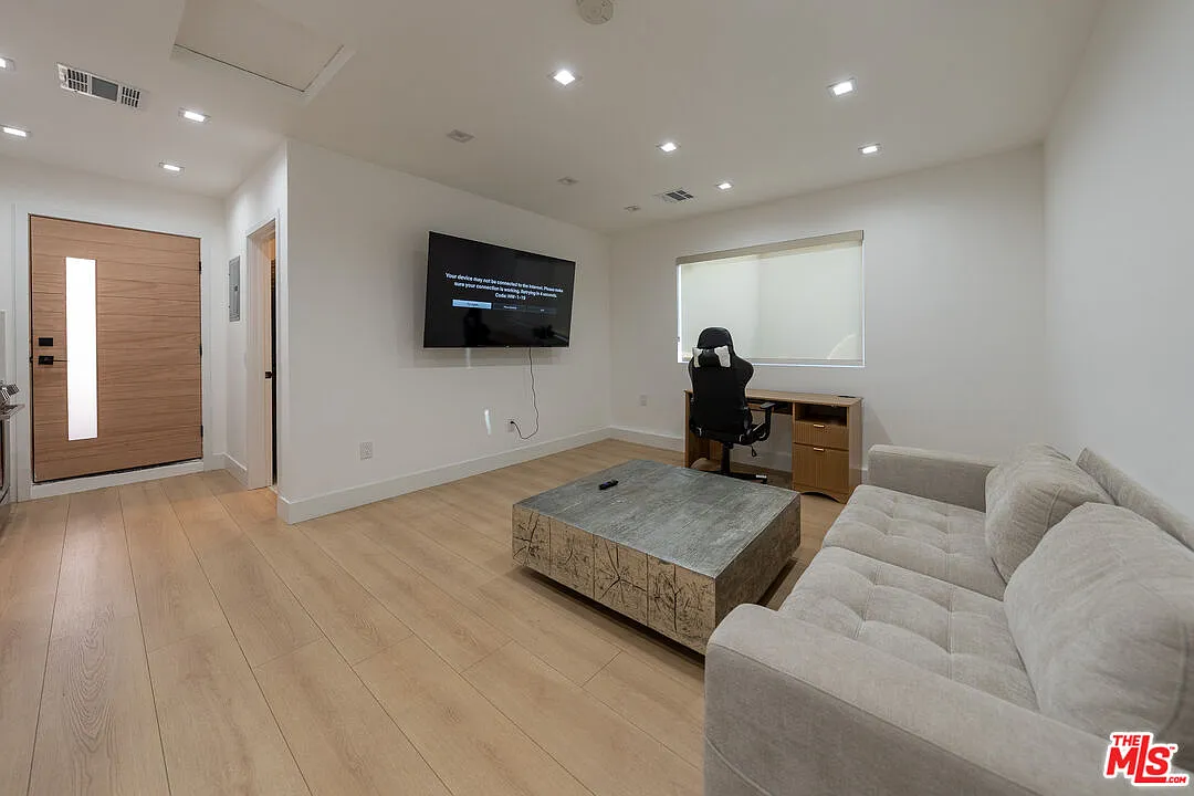 1 bed, 1.0 bath, $2,700 — Photo 1