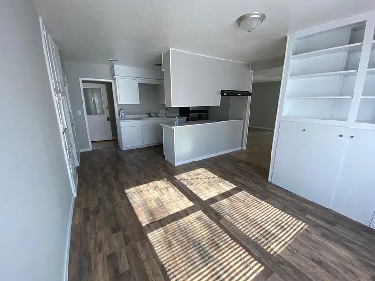 4925 Amherst Dr — Photo 4