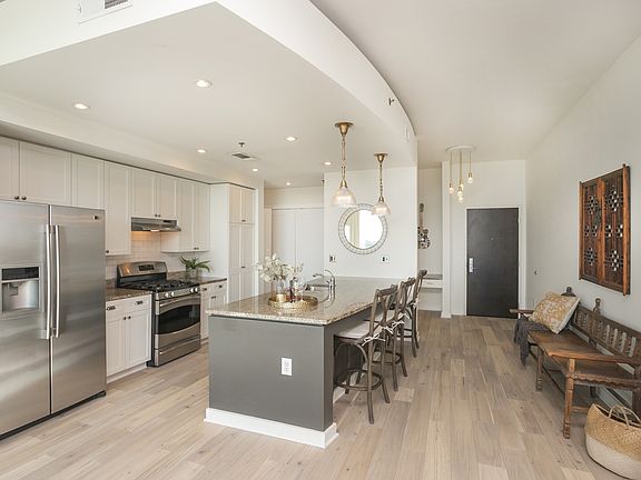 3rd image of 900 20th Ave S APT 806
