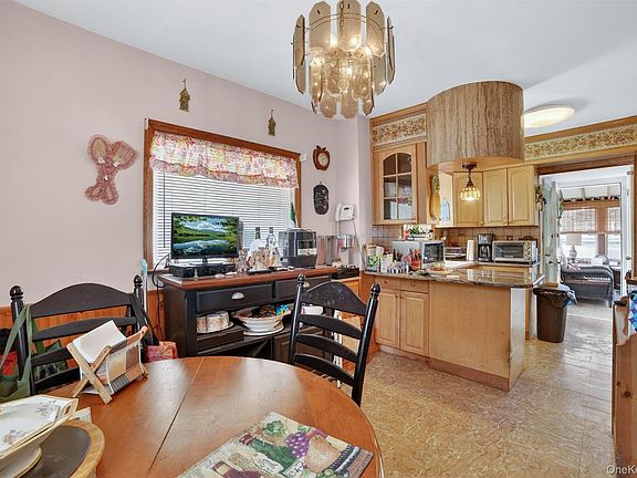 5th image of 65 Hillview Avenue