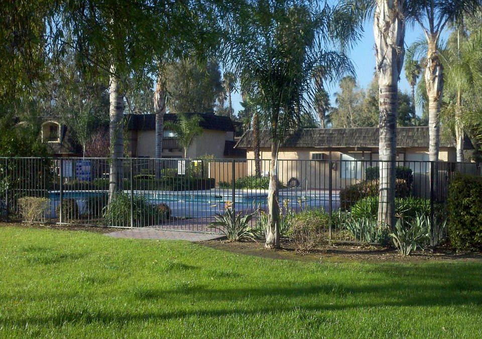 2nd image of 10586 White Oak Dr