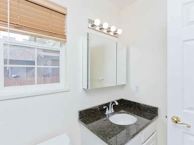 541 Shanne St — Photo 20