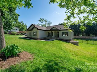 390 25th St NW, Hickory, NC 28601