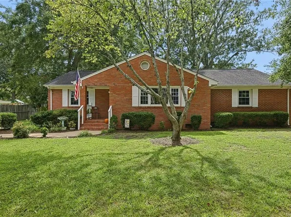 145 Hurdle Dr, Chesapeake, VA 23322