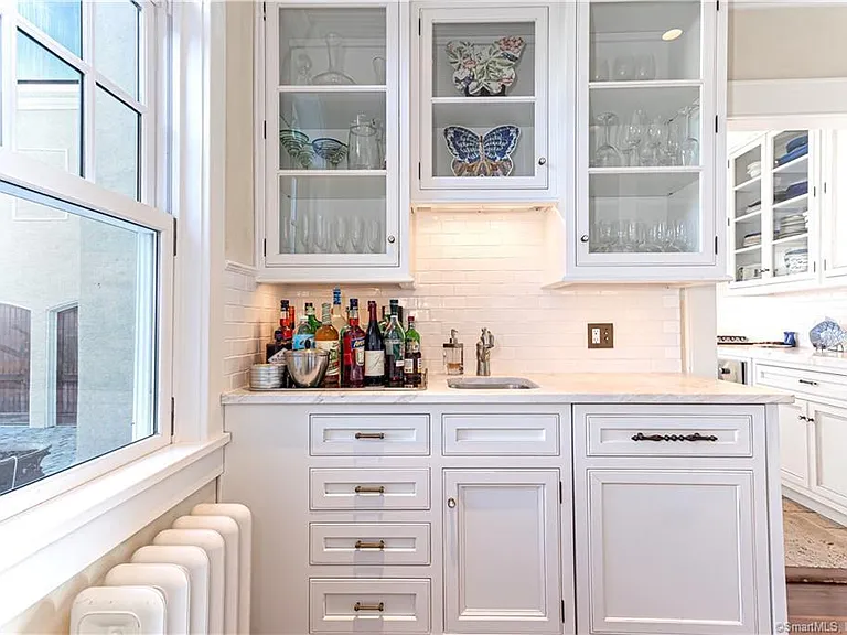144 Davenport Dr — Photo 16