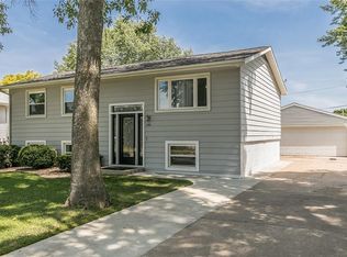2313 Lori Dr SW, Cedar Rapids, IA 52404