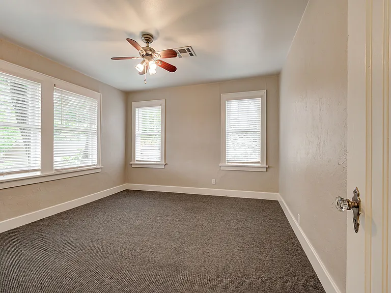 720 NE 17th St #1 — Photo 16