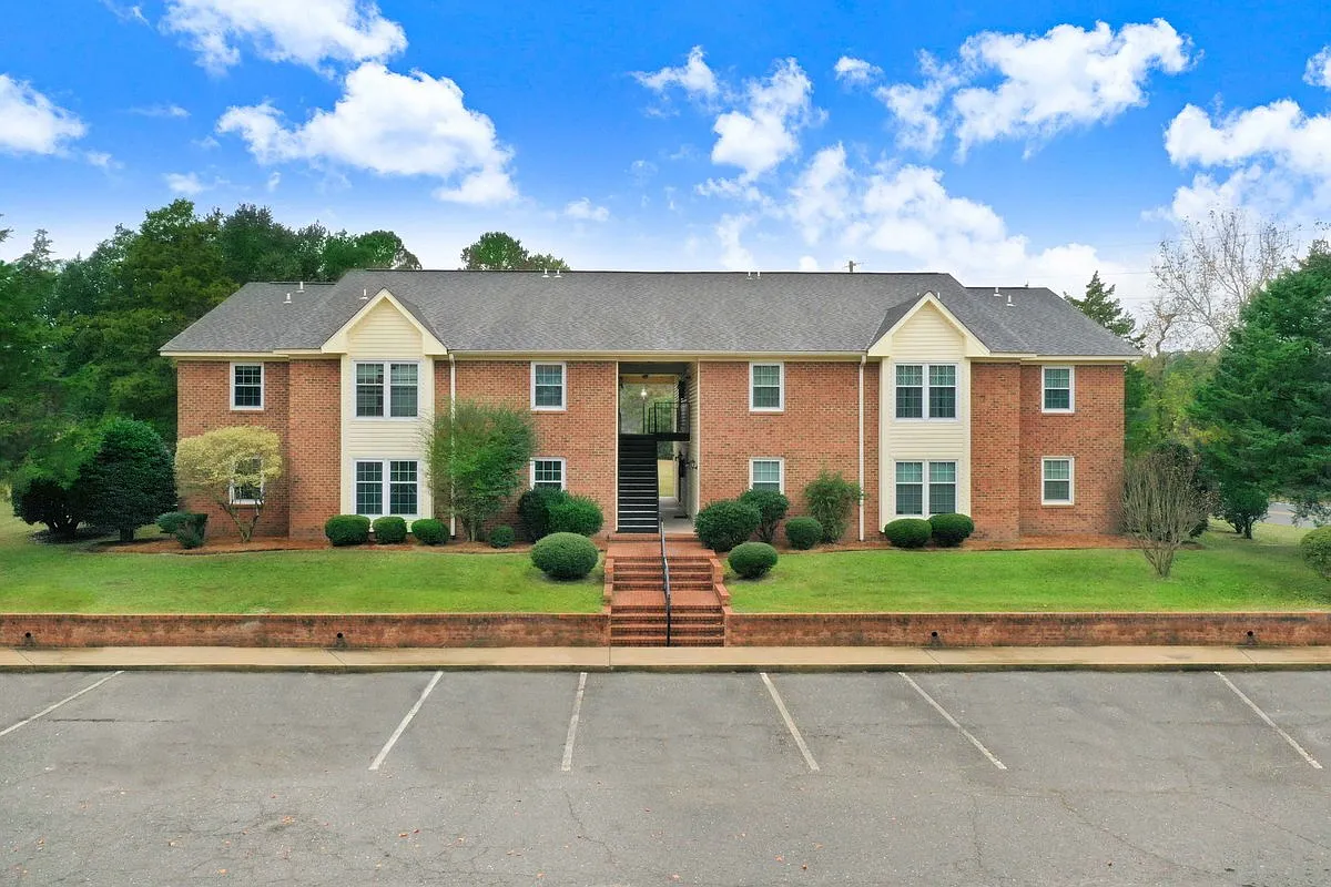 2 bed, 2.0 bath, 1026 sqft, $1,195 — Photo 1