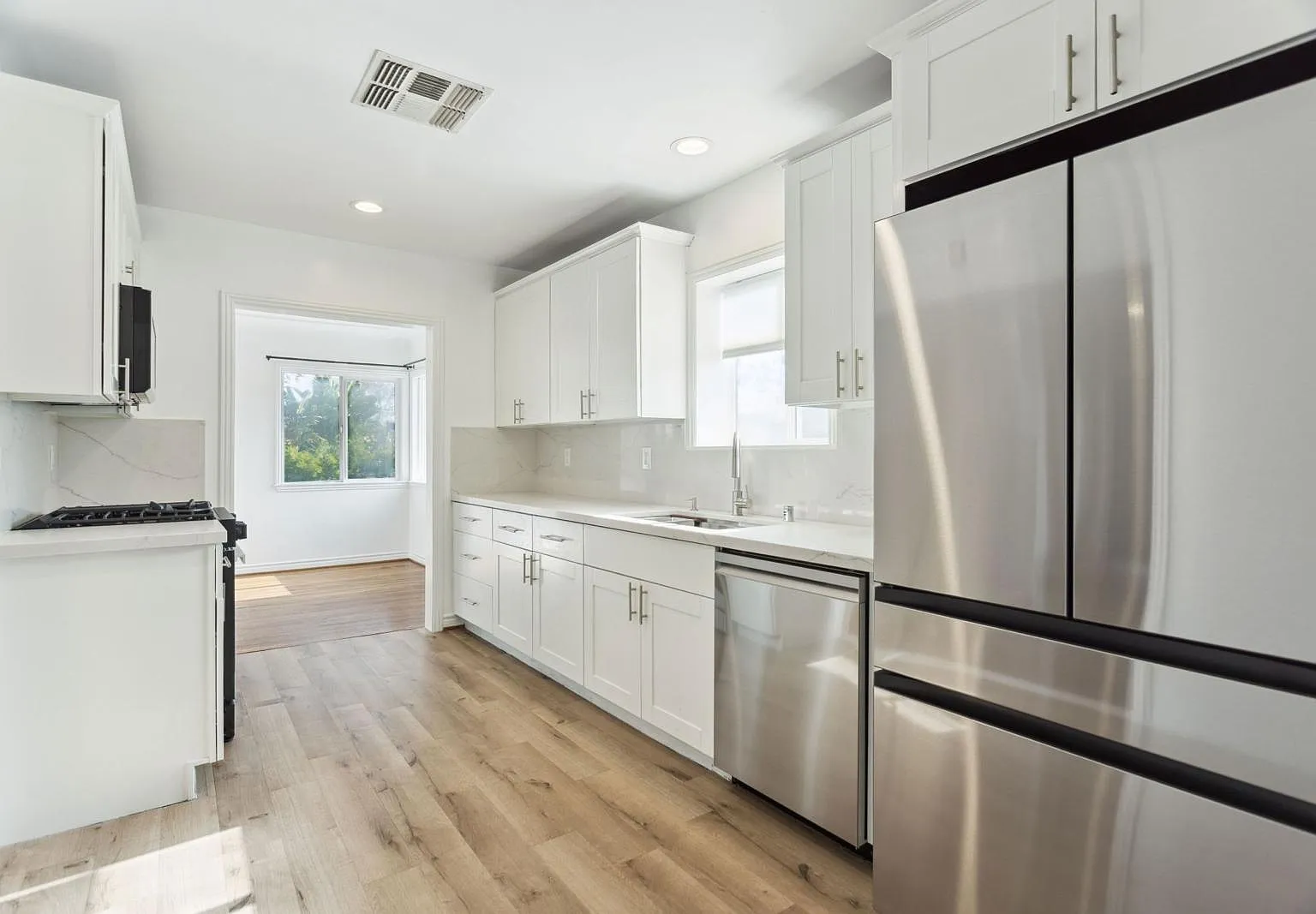 2 bed, 1300 sqft, $4,250 — Photo 3