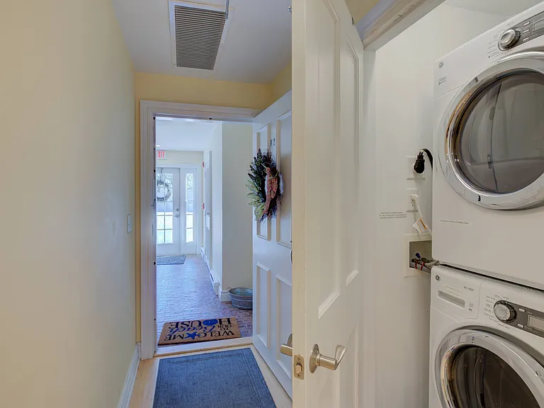 124 Bay St #R2 — Photo 5