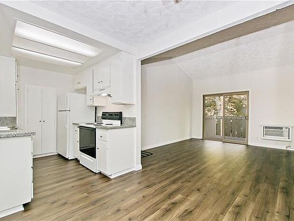 4th image of 960 E Bonita Ave #960