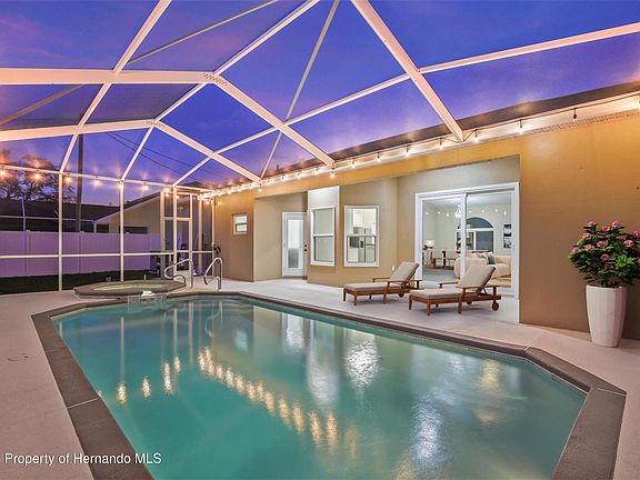 4th image of 15281 Burbank Dr