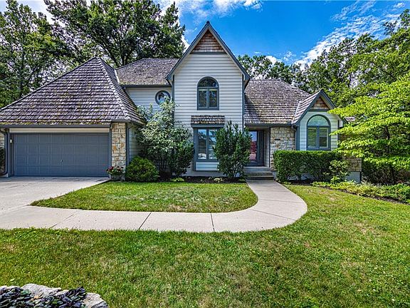 2nd image of 5287 NE Ash Grove Ct