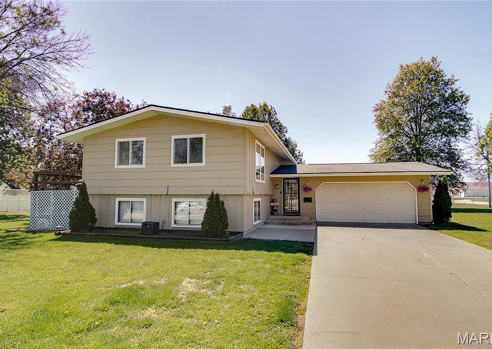 1st image of 128 Rosewood Dr